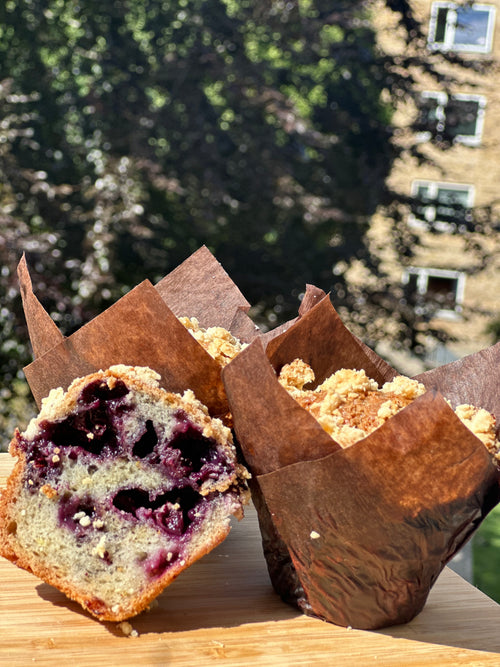 Fluffy gluten-free vegan blueberry muffin with crumble topping and lemon zest, baked fresh in Copenhagen by Gluten Tag